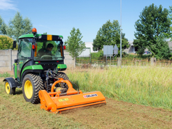 shredder with hydraulic side shift for orchard tractors mod jaguar 130